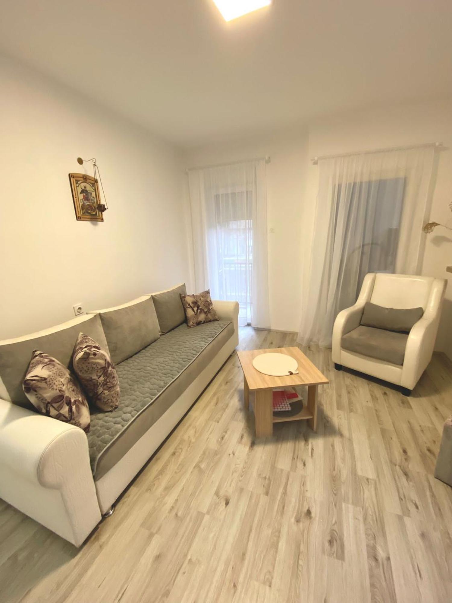 Apartman Bogdan Čačak Buitenkant foto